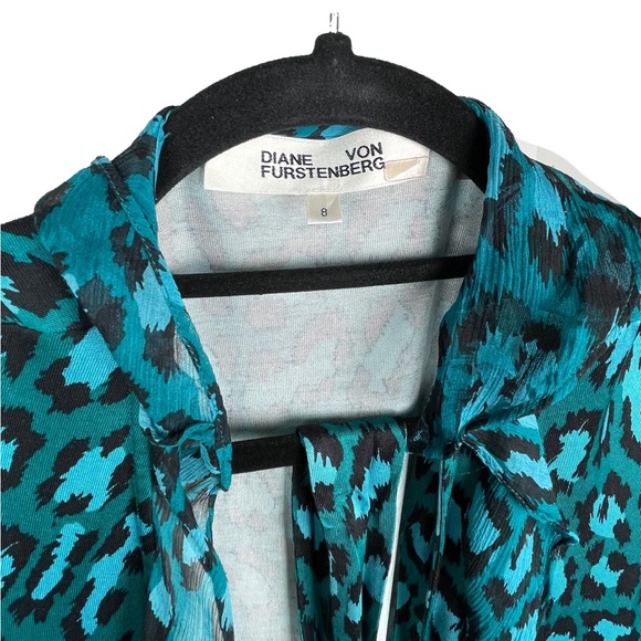 Diane von Furstenberg, Carli Ruffled Wrap Dress, Sz 8. Pic on model for ref. - Picture 3 of 5